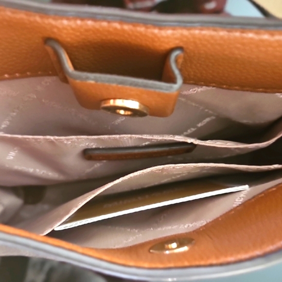 Michael Kors Monogram Brown Shoulder Bag - Picture 5 of 7